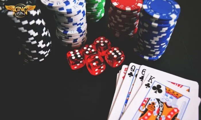 Quan sát bài đối thủ